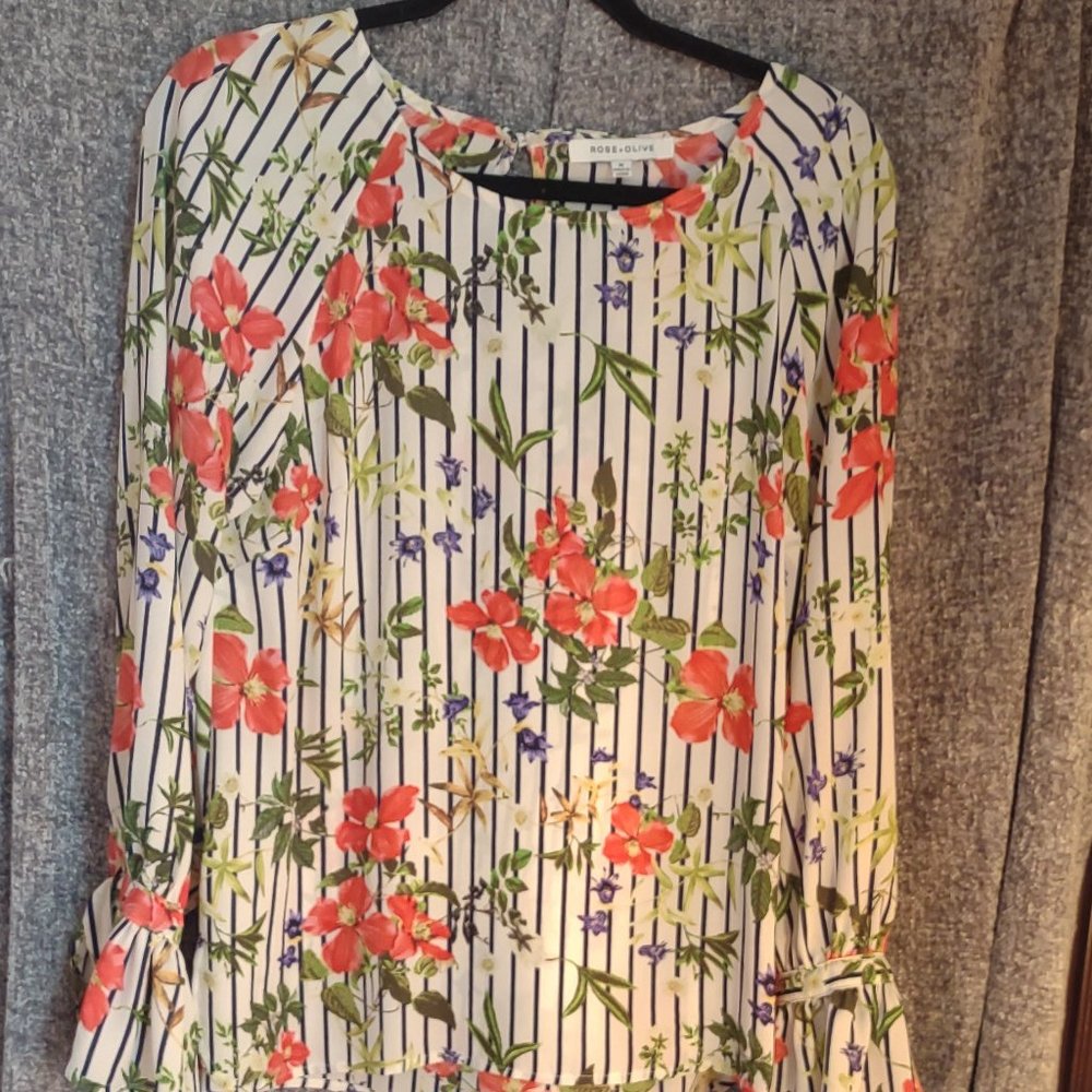 Floral Blouse with ruffle sleeves